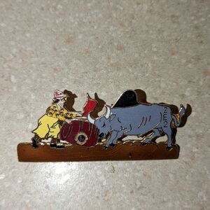 Vintage Clown matador pin enameled gold toned 2E2 brooches Brooch